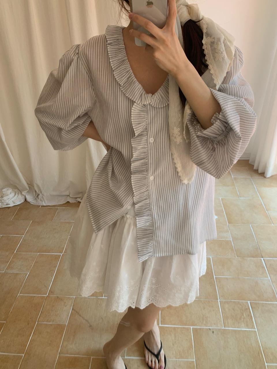 (blue))frill cotton blouse