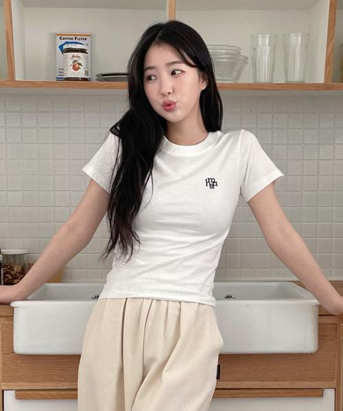 무아무아(MUAHMUAH)  스티치로고 베이직 티셔츠 [화이트] - 사이즈 & 후기 | 무신사