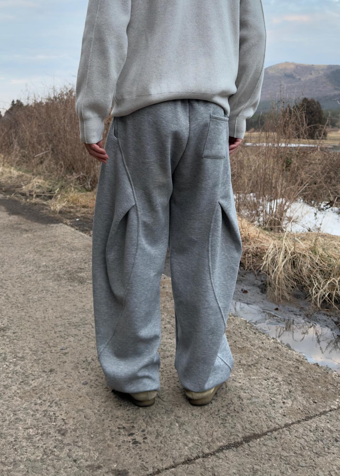 [1+1 = 32,900원, 재고소진시 종료] 백 커브 스웻팬츠