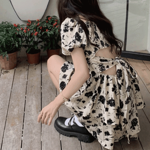 [바캉스룩/비치원피스] 스퀘어넥 퍼프 반팔 플라워 백트임 리본 캉캉 플레어 미니 원피스  여름신상 방콕 하늘하늘 비치룩 바캉스룩 휴양지룩 여행 휴가 파티룩 파티드레스