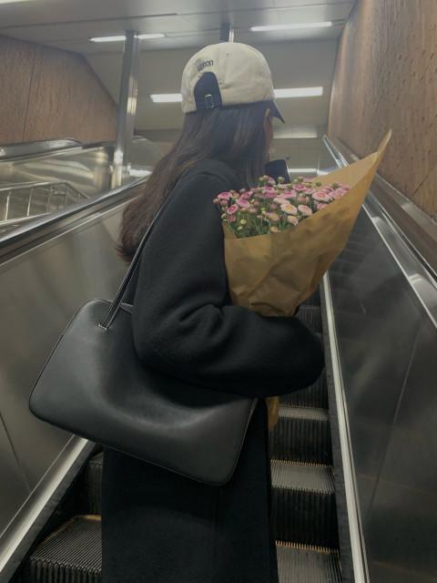 클마로 토에 소가죽 템포 파운드 숄더백 (3color)