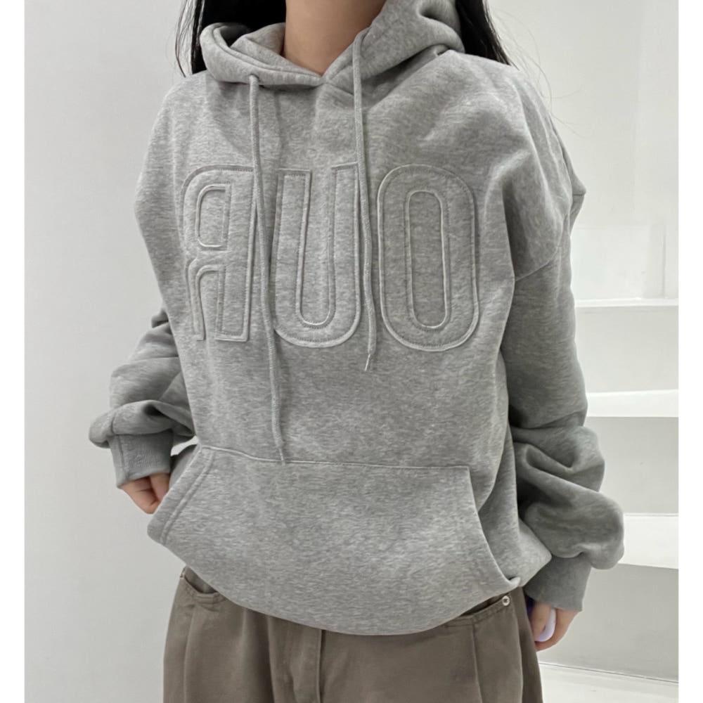 our bold over hoodie 캐주얼 볼드 패치 후드티 (2color)