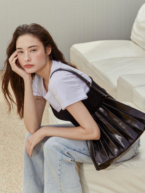 Modern Pleats M Glossy Black
