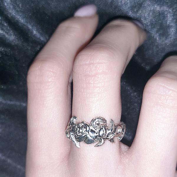 Rose vine ring