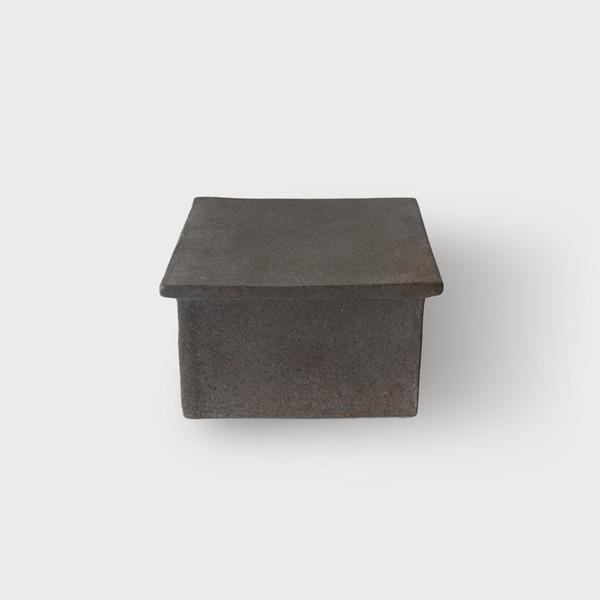 Square leg plate by Jeon Sang-Geun