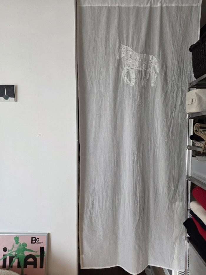 흰_ 가리개  / 말