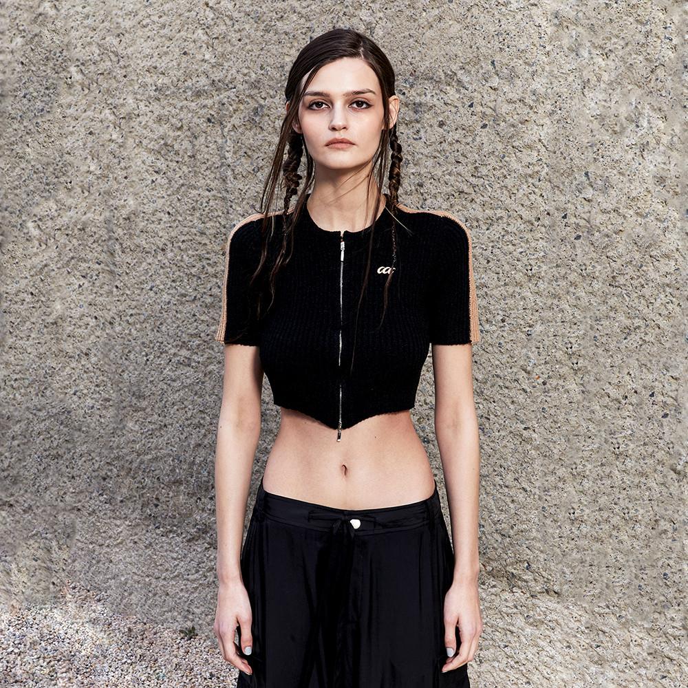 [우알롱] 클로우 하프 크롭 니트 집업 블랙