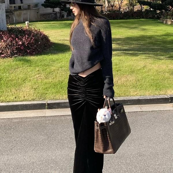 VC Dinner V-Waisted Pleated Velvet Skirt