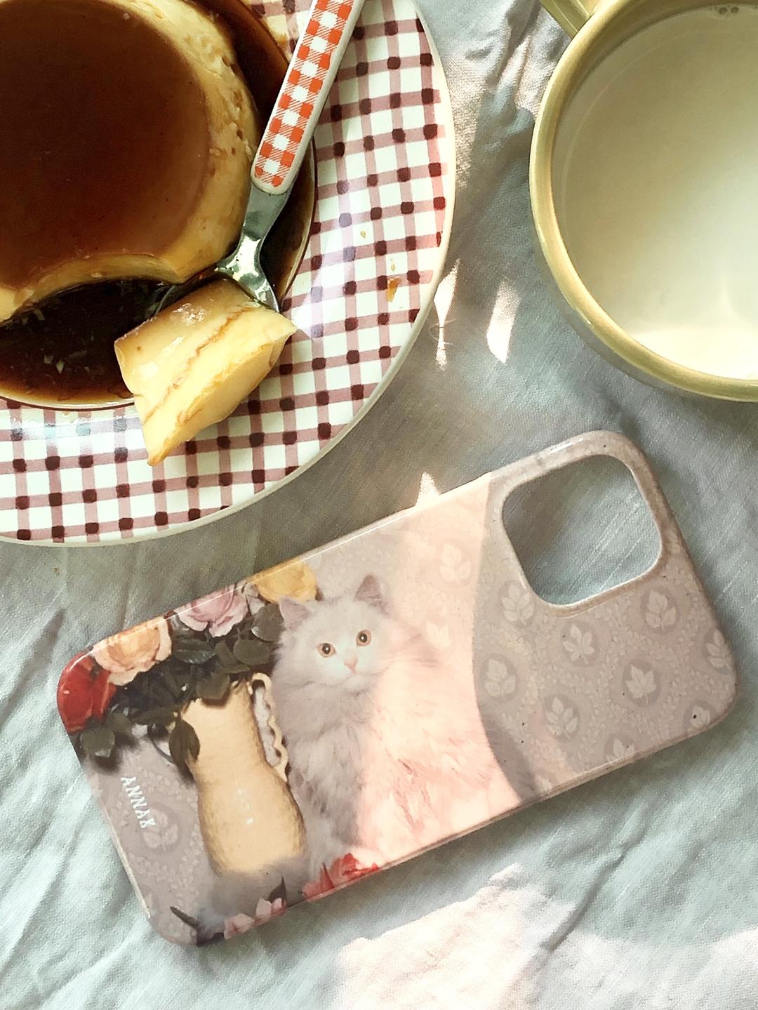 가을 코지한 고양이 폰케이스 아이폰 갤럭시 동물케이스 빈티지케이스 겨울케이스 가을케이스 [vintage kitty in our safe haven hard case]