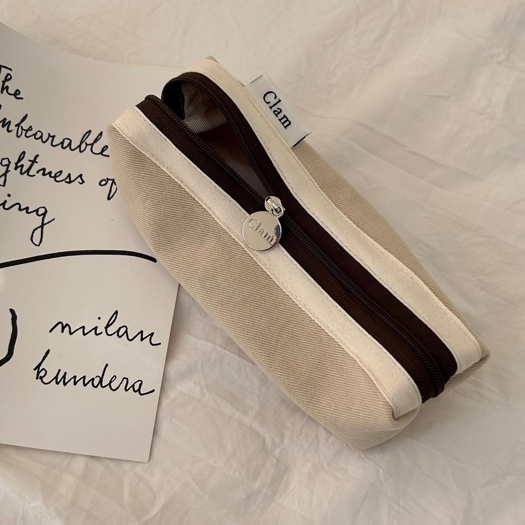 Clam round pencilcase _ Ang butter