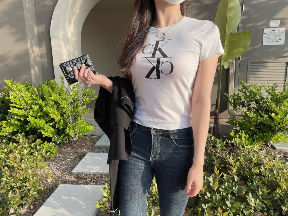 [백화점판] 캘빈클라인 CK 미러 모노그램 로고 여성 반팔티셔츠