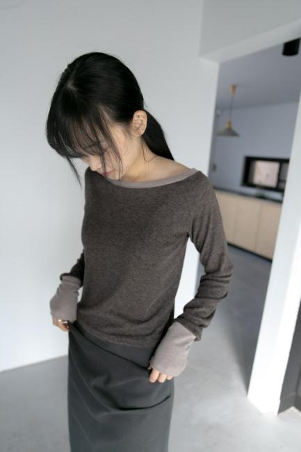 오무수히 melange deep boat neck top(2colors)
