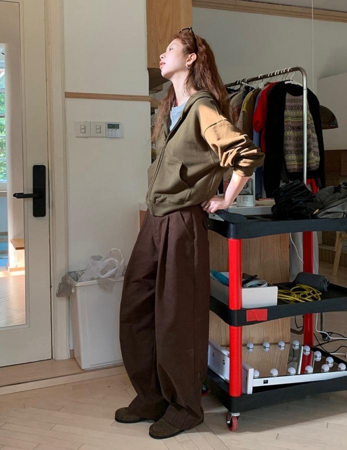 Hellooo Eat 플리츠 스트레이트 캐주얼 팬츠 (2color)