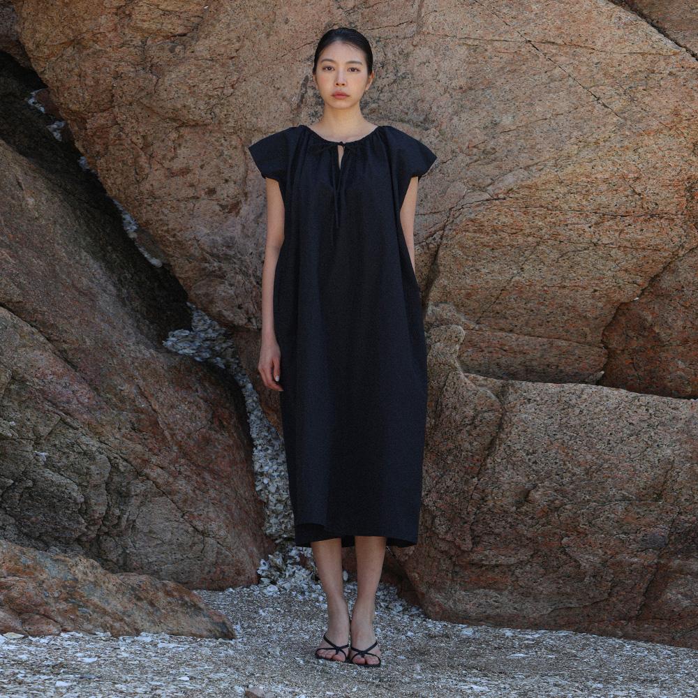 Front ribbon shirring dress _black