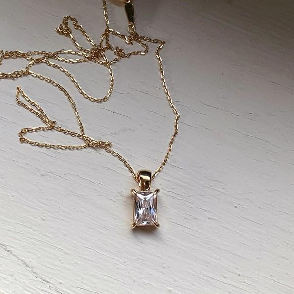SOLITAIRE NECKLACE