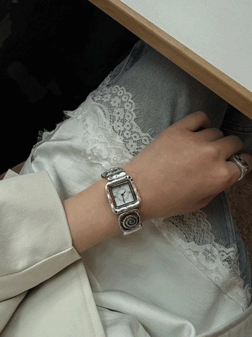 SQUARE BANDING WATCH