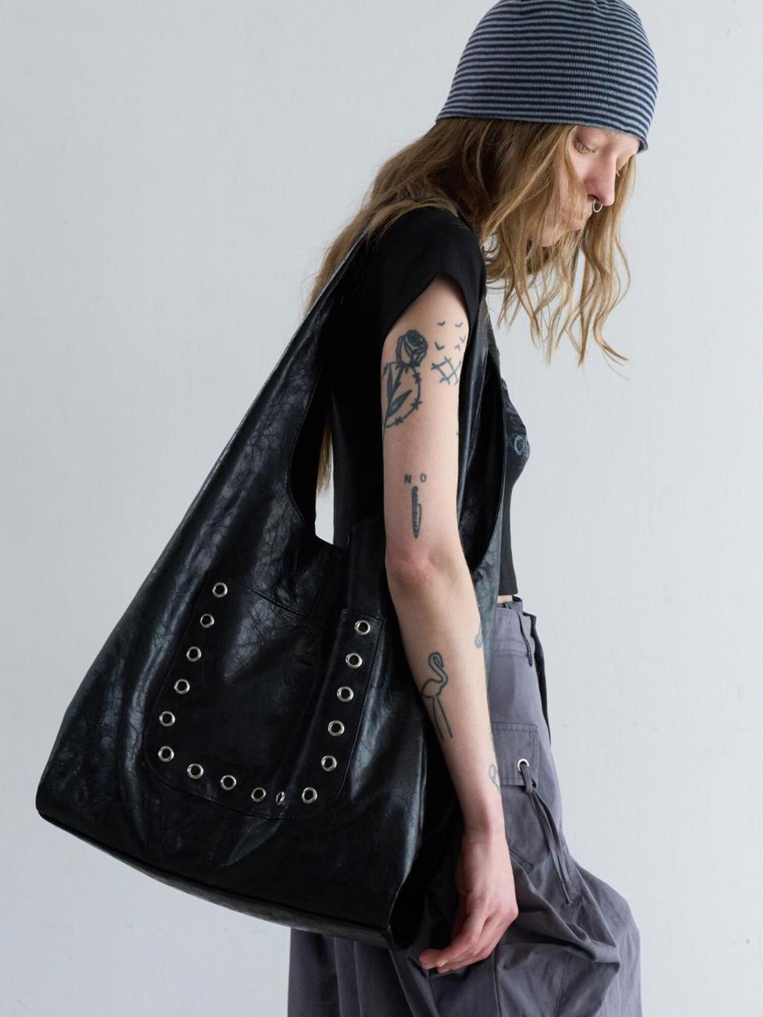 EYELET POCKET SHOULDER BAG [2 COLOR]