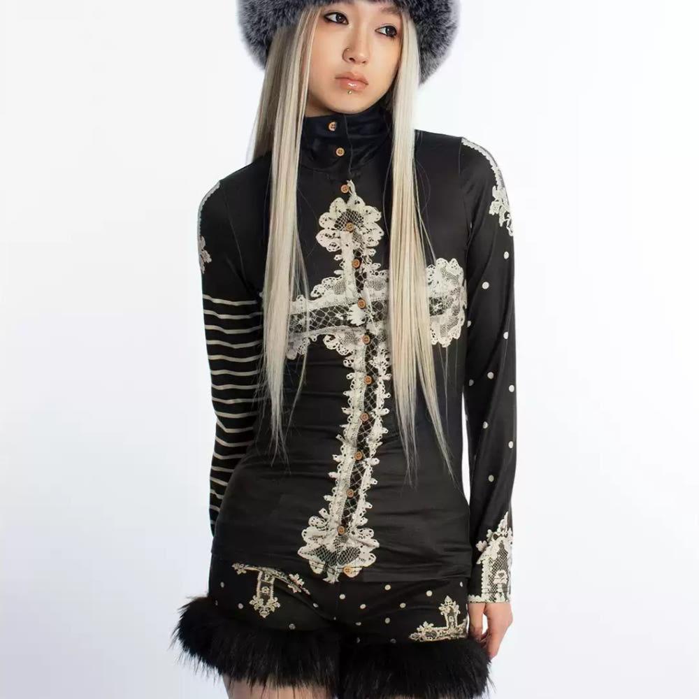 4RE1GN 티셔츠 레이스 크로스 스트라이프 하이넥 슬림 롱슬리브