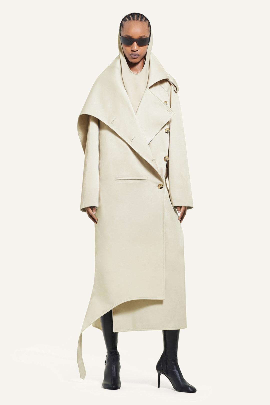 오블리크 슬릿 트렌치 코트