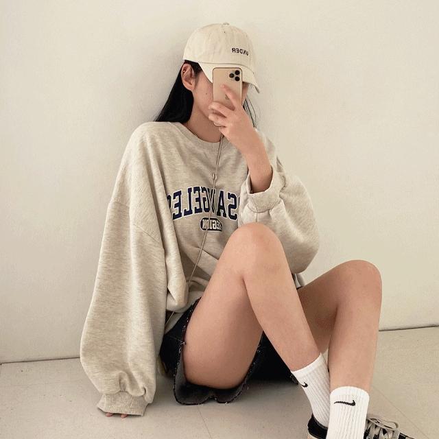 로스 레터링 양기모 오트밀 벌룬 퍼프 오버핏 롱 맨투맨