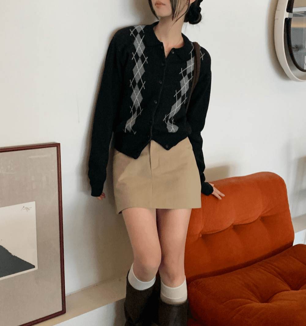 우누 [블랙 당일발송] 아가일 카라 가디건 (5 color) 봄 가을 캐시미어 울 간절기 배색 패턴 레드 브라운 니트 대학생 새내기