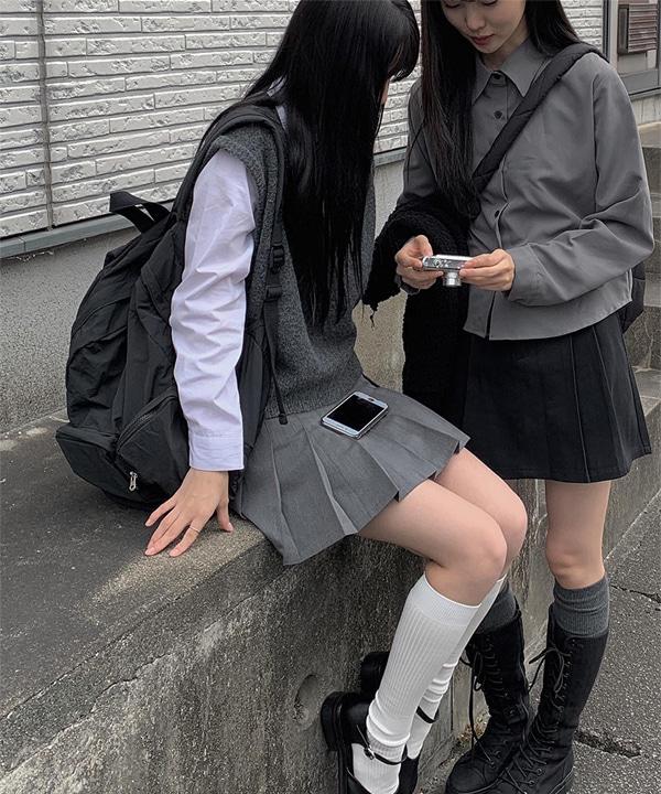 다치 벨트 미니 플리츠 스커트