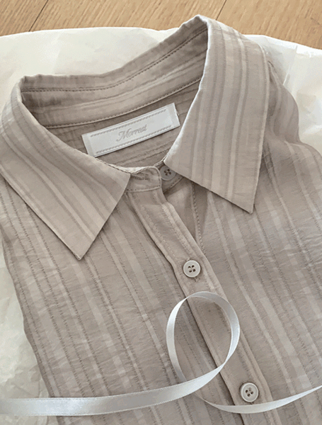 베니토 [살안타셔츠/적당한 오버사이즈][made] 시어 앤드 스트라이프 셔츠  (봄/여름/가을/신상/데일리/데일리룩/출근룩/데이트룩/스트라이프/단가라/셔츠/블라우스/간절기/봄셔츠)