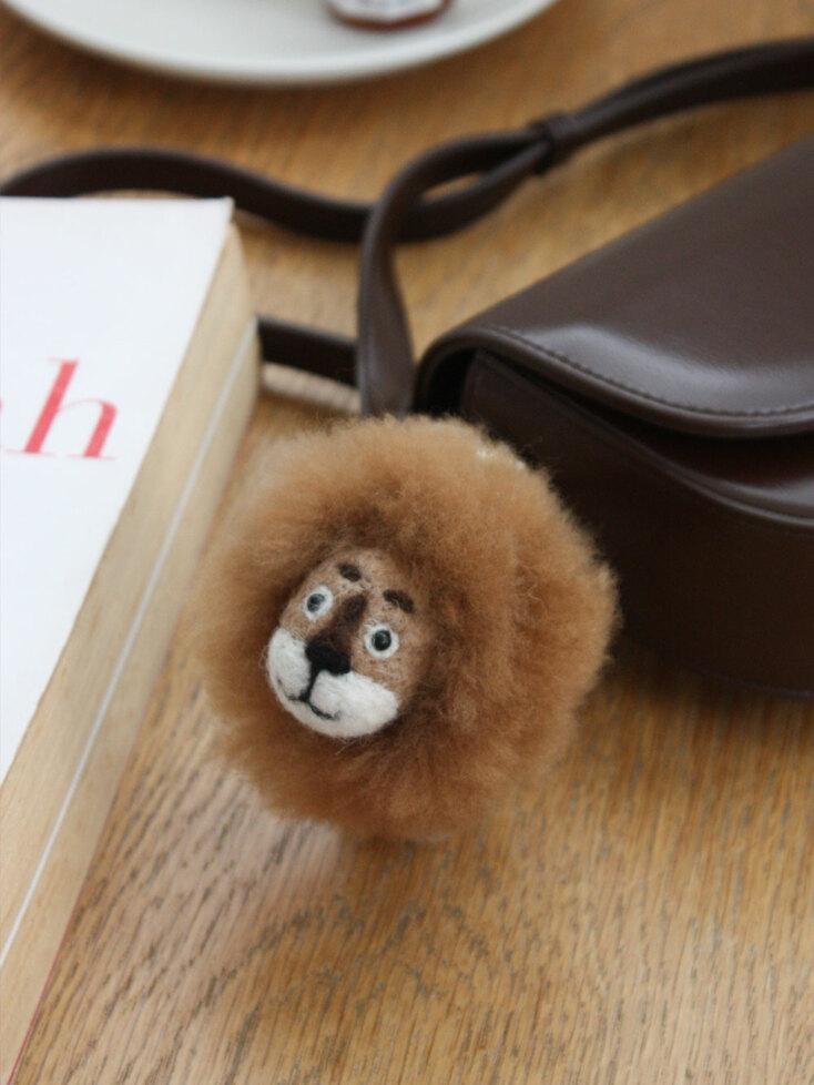 felt alpaca keyring-the lion