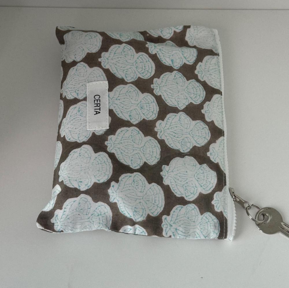 클래식 파우치 02 퓨어 브라운