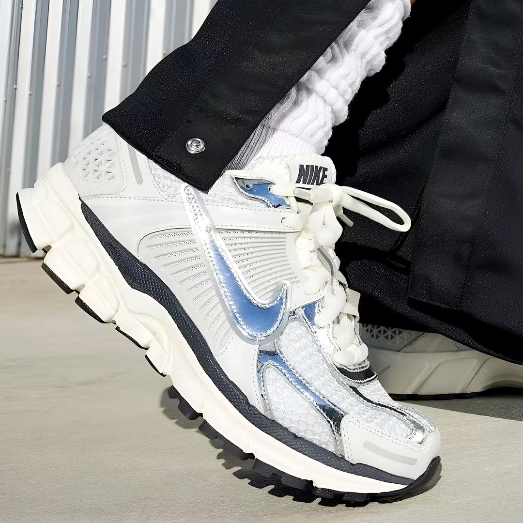 나이키 줌 보메로 5 퓨어 플래티넘 틴트 울프 그레이 서밋 화이트 HQ0458-001