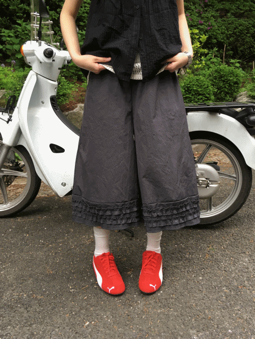 SWAY FRILL BERMUDA PT (CHARCOAL / WHITE)