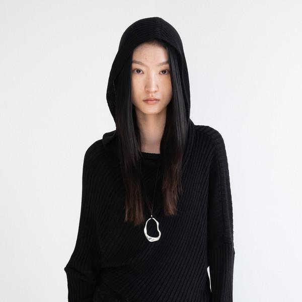 [3/9 순차 출고] Unbalance Off Hooded Knit (Black)