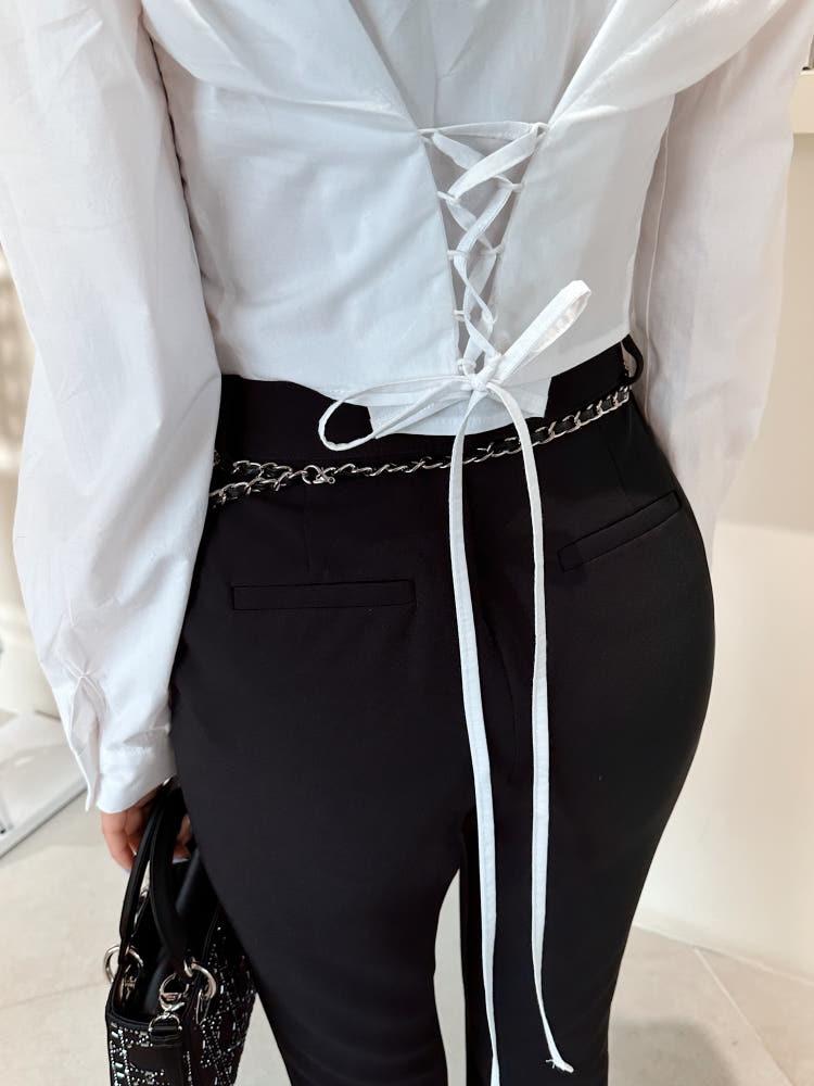 다즐 아일렛 크롭 패드 셔츠 페미닌 오버핏 루즈핏 백포인트 화이트 트렌디 포인트 블라우스