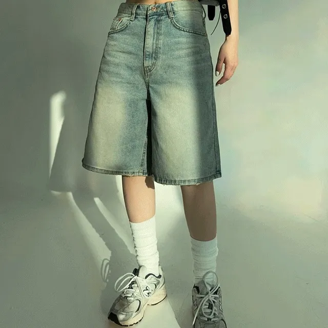 light blue denim bermuda pants / 연청 데님 청 버뮤다 5부 팬츠 반바지 바지 버뮤다팬츠 버뮤다바지 5부바지 연청바지 데님바지 데님반바지 청반바지 반바지