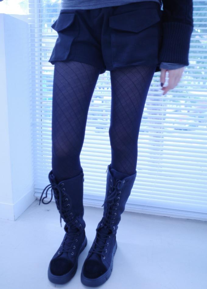 유리 체크 패턴 스타킹