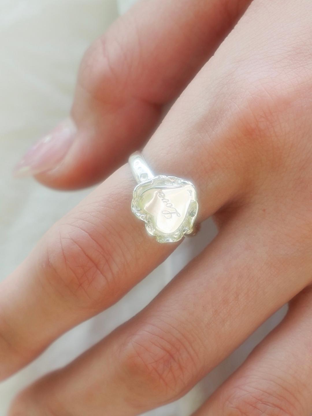 Love Frill Tale ring