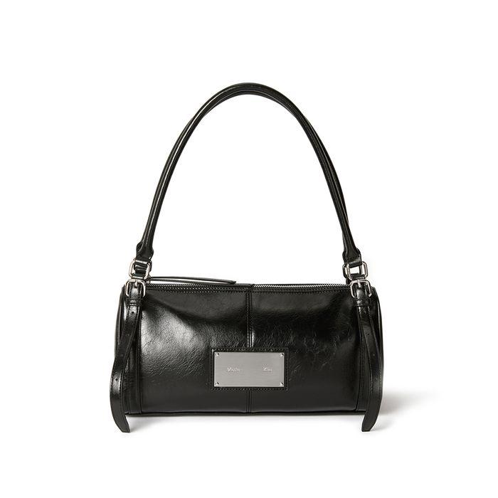 BUCKLE STRAP SHOULDER BAG IN BLACK