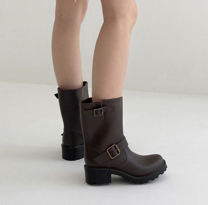 레이니 라운드 디커 벨티드 미들 레인부츠 4.5cm