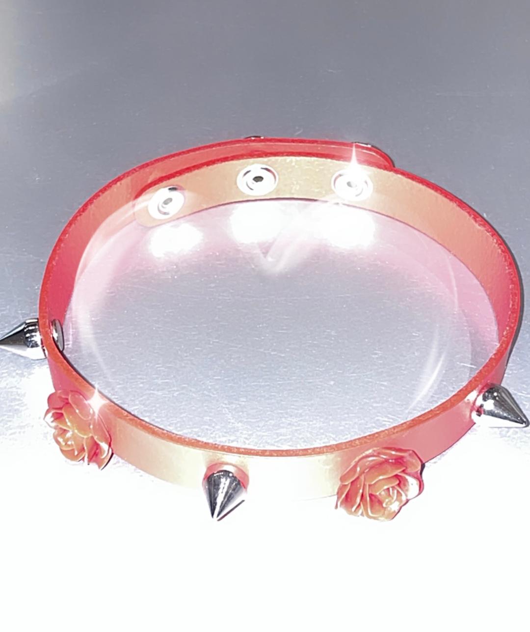 Flower stud choker