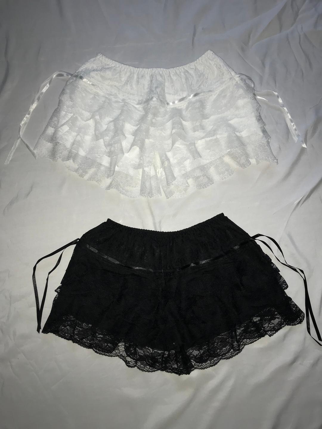 페인츄 Frill lace shorts