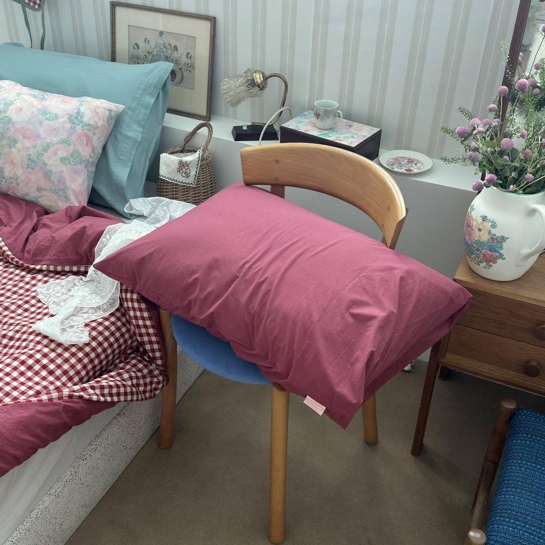 check solid bedding (red, pillow cover)