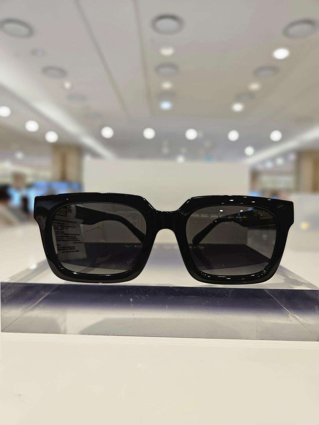 베디베로  여자남자  뿔테  스퀘어  선글라스VVCI16  BLKP