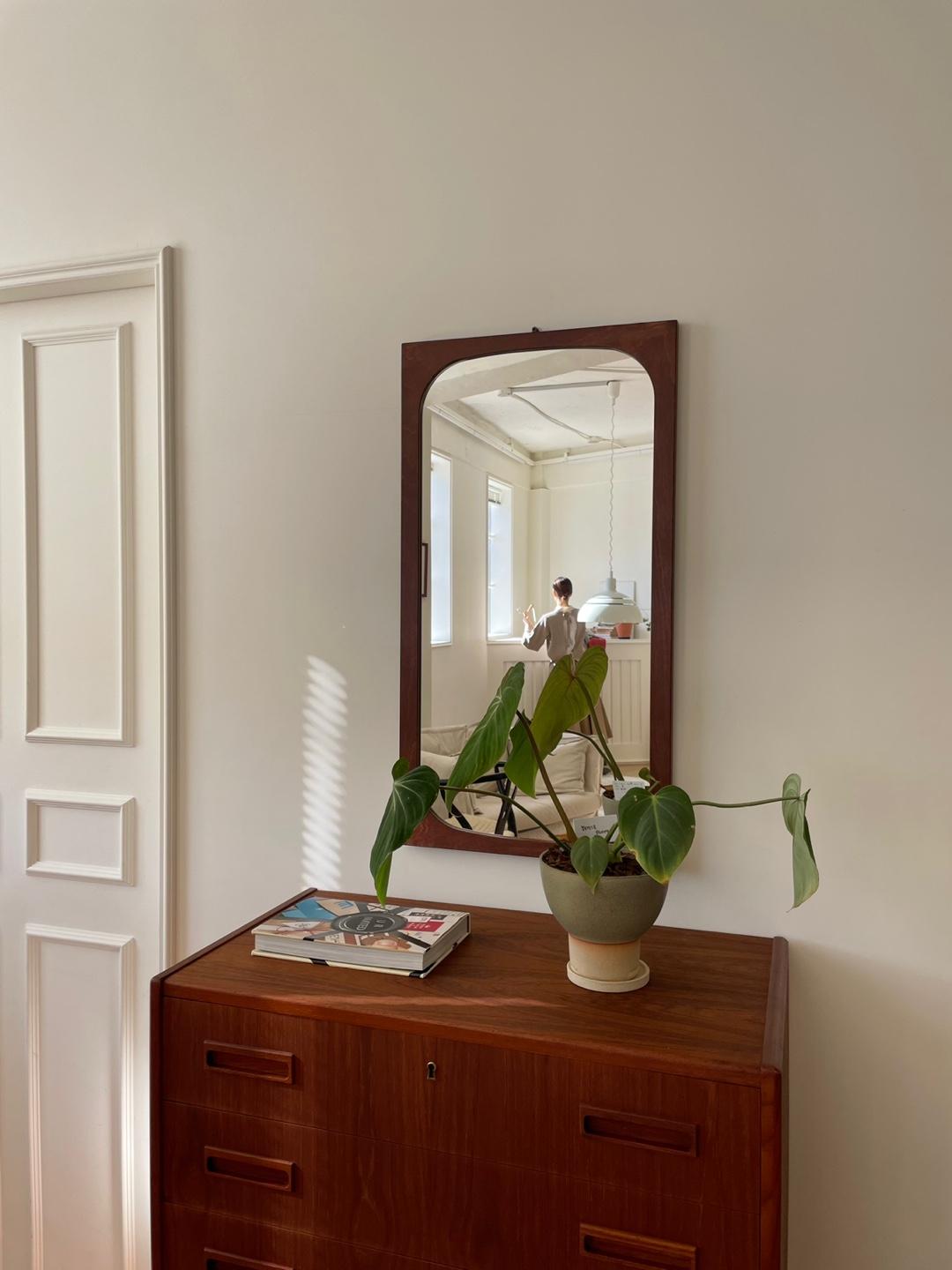 Square mirror