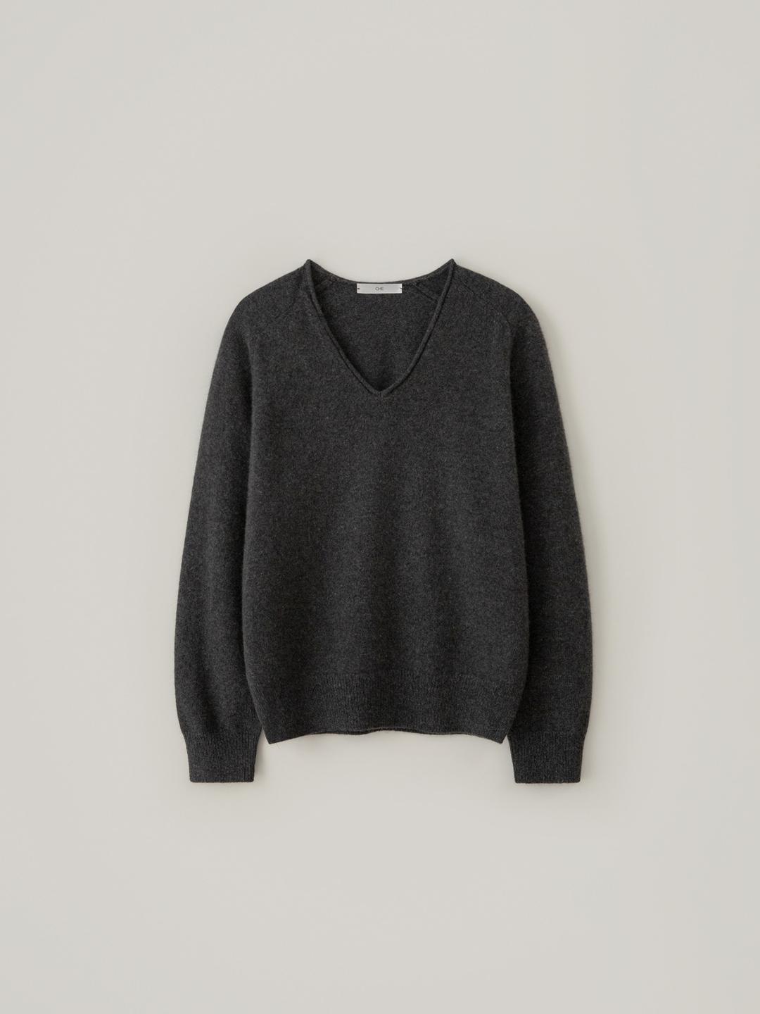[11.18 예약 배송] Edin V-Neck Alpaca Knit - Charcoal