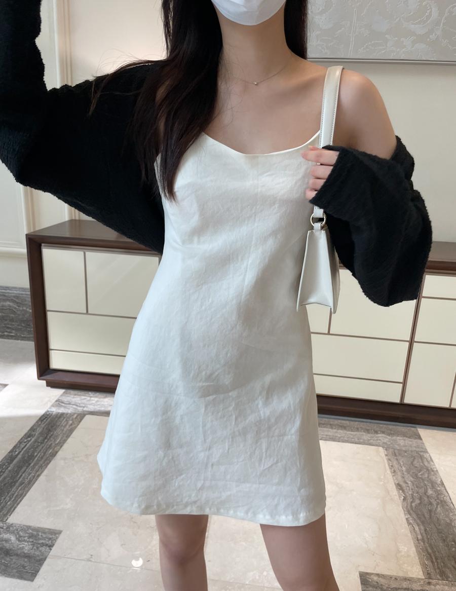 미니 드레스 비침 없는 심플한 미니 원피스부츠랑 매치해도 예쁘고 간절기엔 자켓안에 입어주어도 좋아요