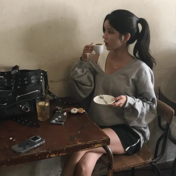 리본 포인트 딥브이넥 맨투맨 (4colors)