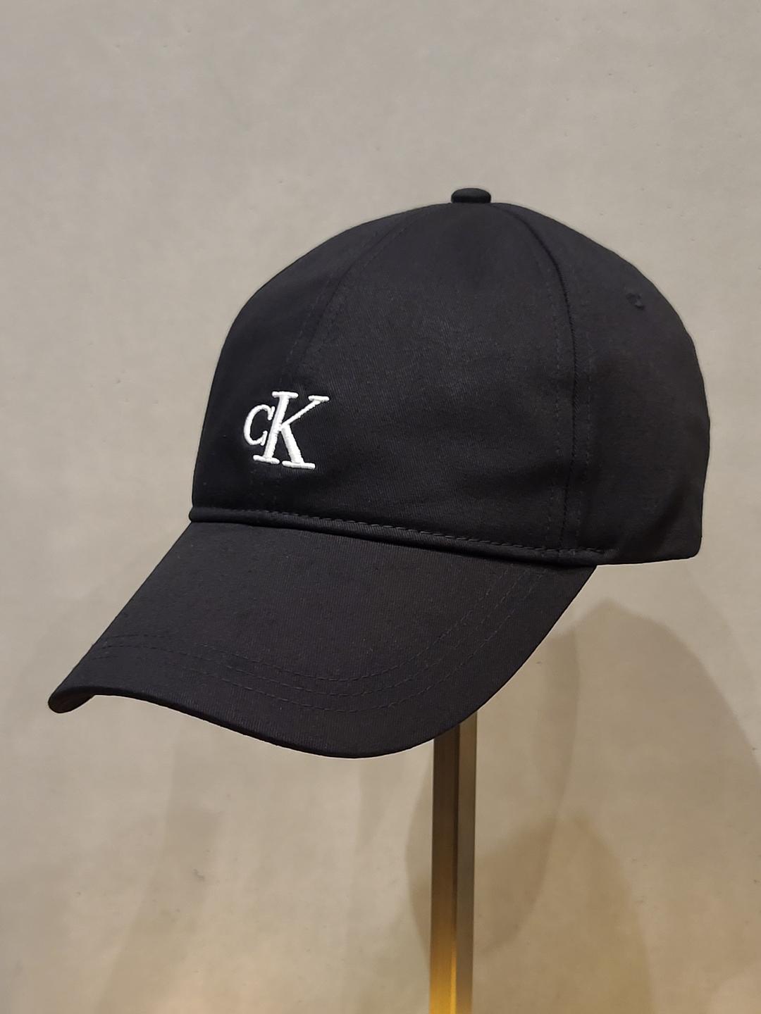 [캘빈클라인진] 공용 CK 자수 로고 볼캡 (HX0220)