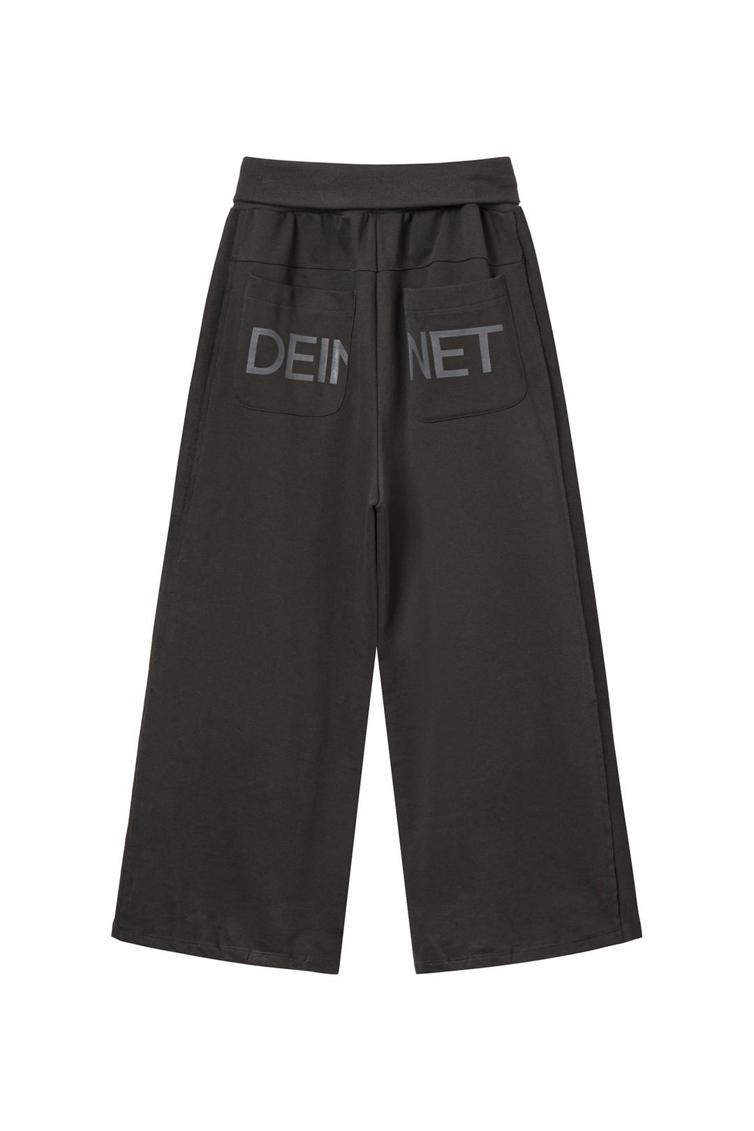 RAW CUT BACK LOGO SWEAT PANTS IN CHARCOAL