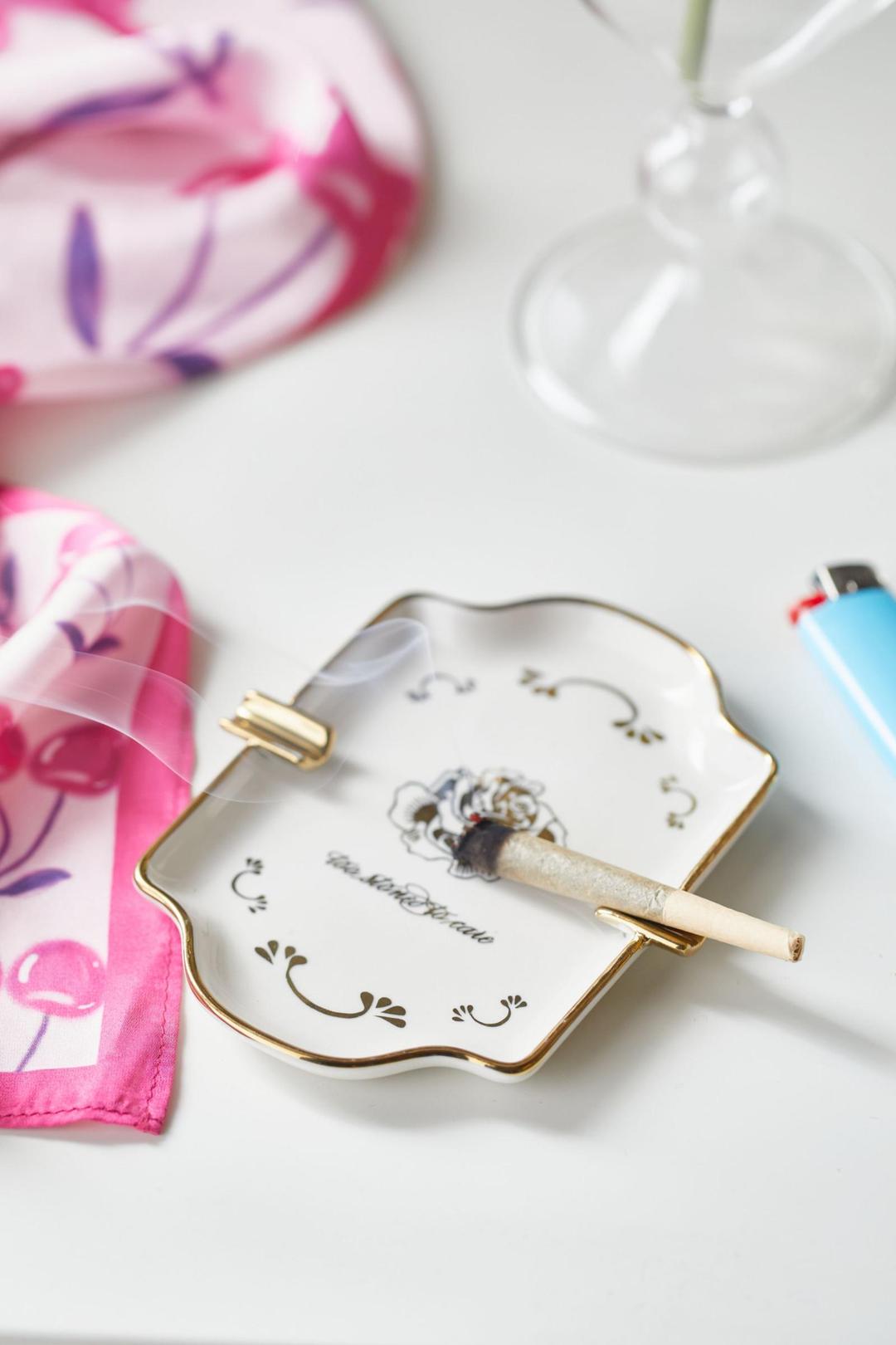 화려한 재떨이 캐치올 접시