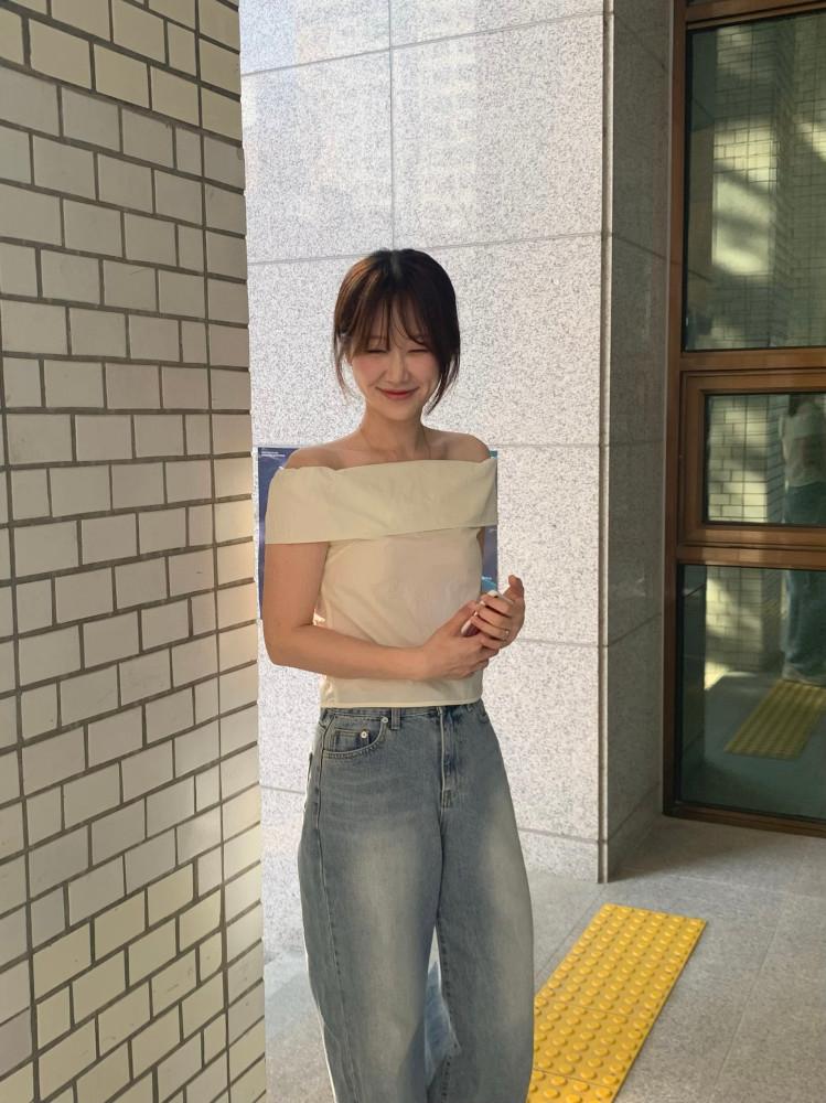 글로우 오프숄더 :: 블라우스, 오프숄더, 오프숄더블라우스,아이보리블라우스, 여친룩, 꾸안꾸, 러블리룩, 데일리룩, 데일리